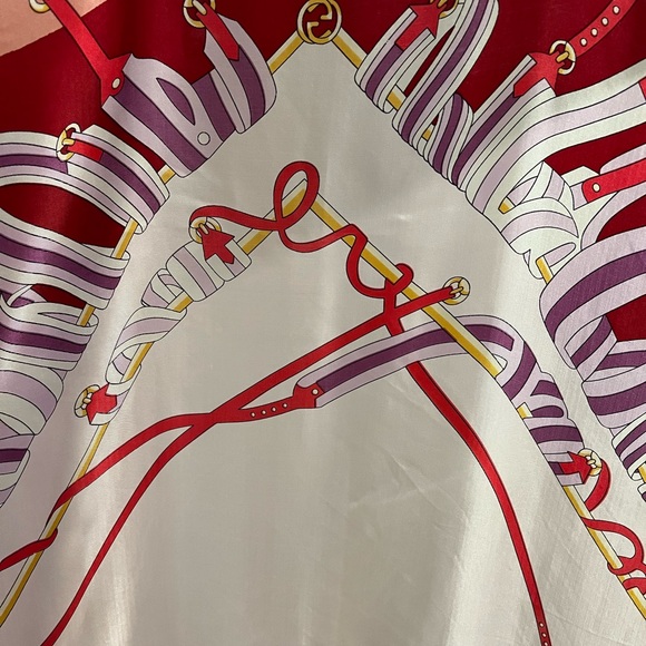 Gucci Equestrian Scarf Pinks (small portion of hem needs repair) - Picture 4 of 12